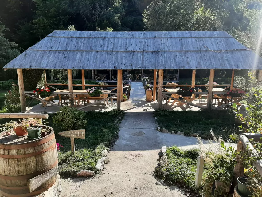 Etno restoran sa ribnjakom i bungalovima Andrijevica Crna Gora (4).jpg