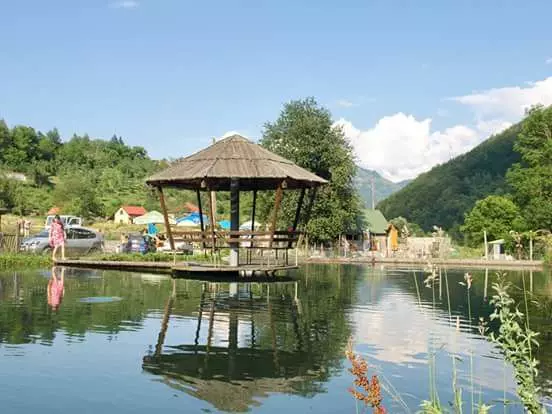 Etno restoran sa ribnjakombungalovima Andrijevica Crna Gora (4).jpg