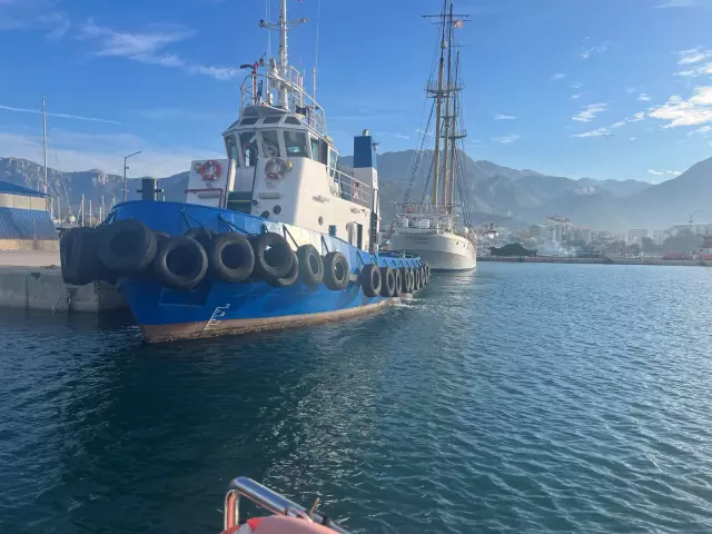 Tug service Bar 1.jpg